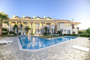 Seaside Residence, Villa Holly, 3 Yatak Odalı , 6 Kişilik Denize Sıfır, Ortak Havuzlu Lüks Villa
